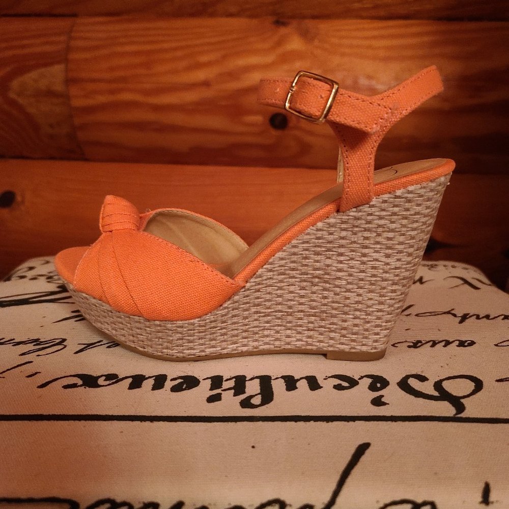 Coral Colored Canvas Espadrille Sandals Size 7.5